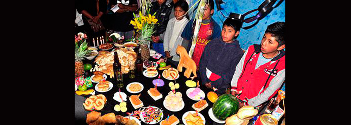 niÃ±os rezando en la mesa de todo santos bolivia
