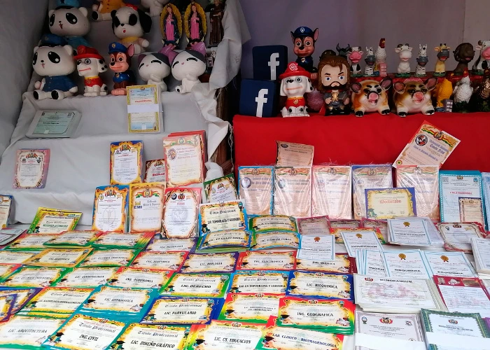 Alasitas-Titulos y alcancias - La Paz Bolivia